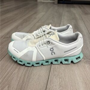 On Cloud 5 Men’s  9 Undyed White/Creek Running Gym Casual Sneakers Shoes